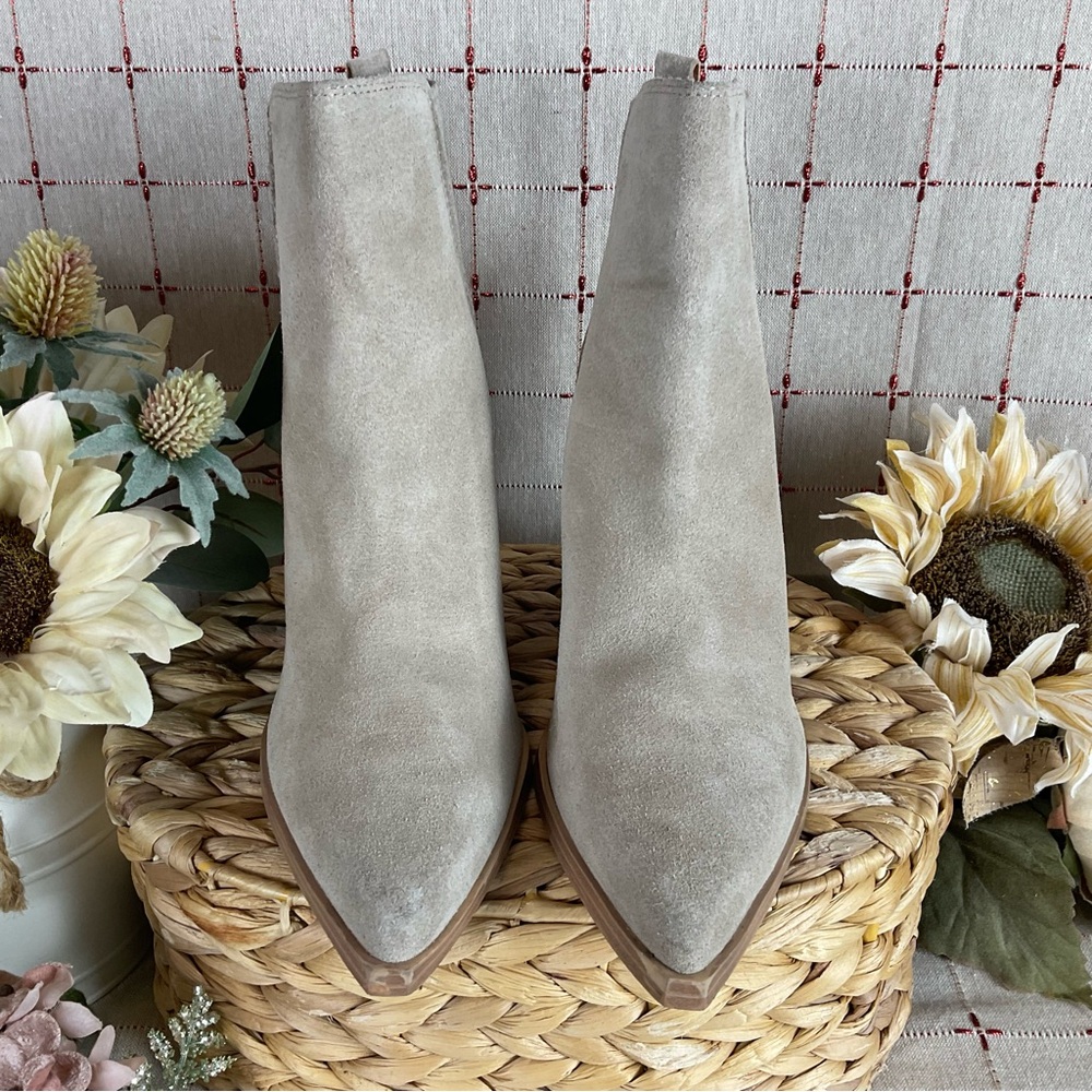 Marc Fisher LTD Oshay Tan Suede Pointed Toe Ankle Boots Size 7.5 PreLoved - Picture 6 of 7